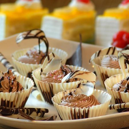 Fortune Jp Palace, Mysore - Member Itc Hotels' Group Esterno foto Chocolate desserts