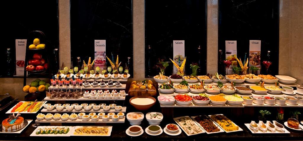 Fortune Jp Palace, Mysore - Member Itc Hotels' Group Ristorante foto A buffet at a hotel