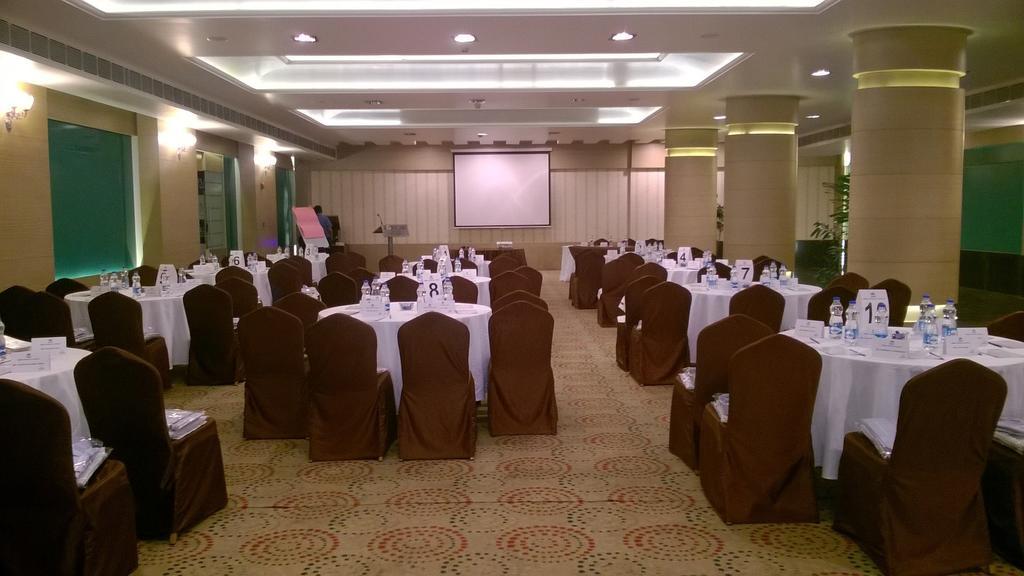 Fortune Jp Palace, Mysore - Member Itc Hotels' Group Esterno foto A meeting room at a hotel