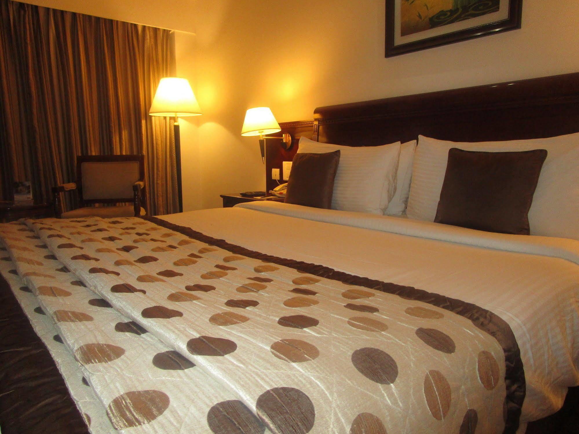 Fortune Jp Palace, Mysore - Member Itc Hotels' Group Esterno foto A room at the hotel